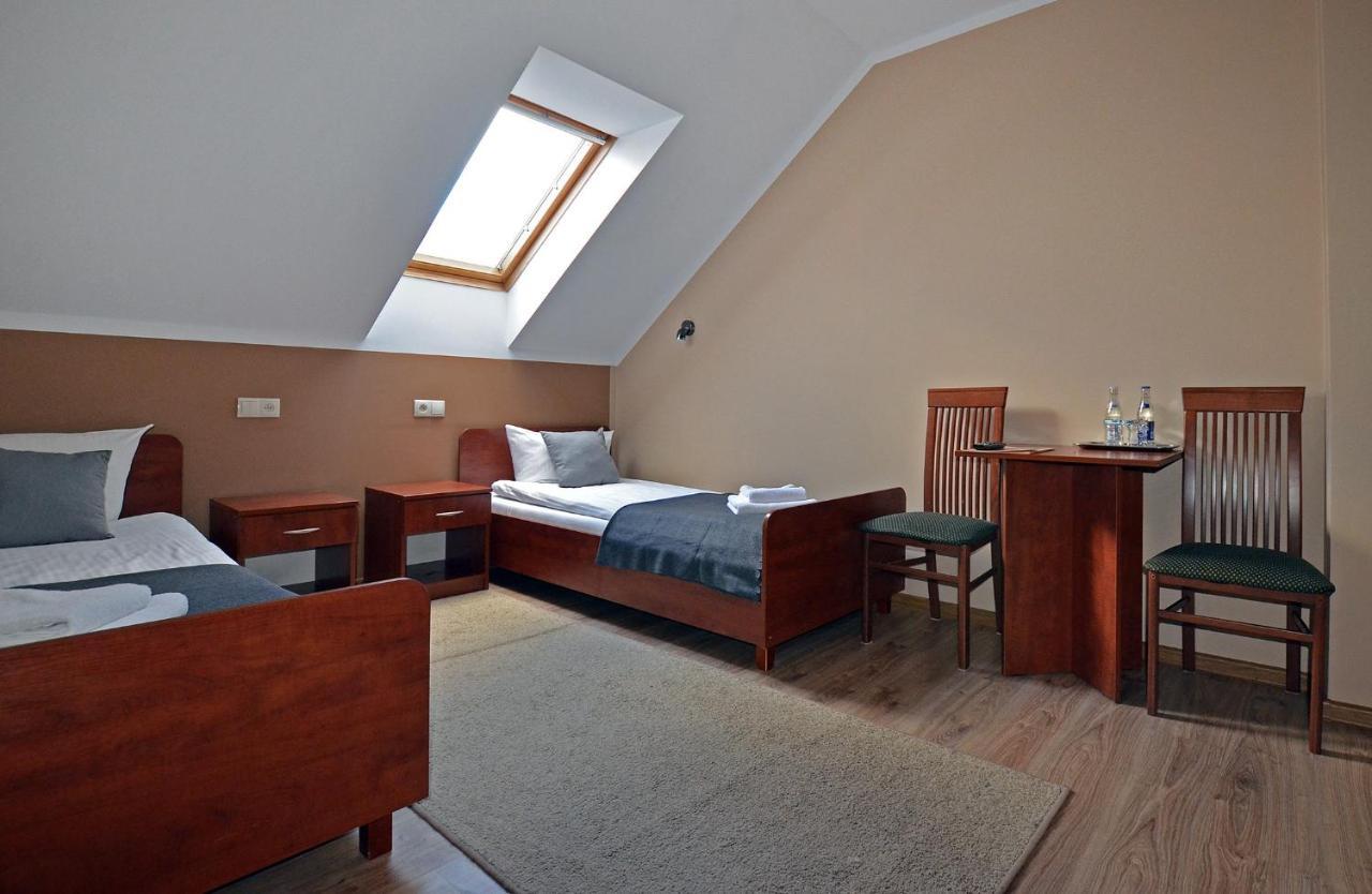 Hotel Tyniecki クラクフ エクステリア 写真