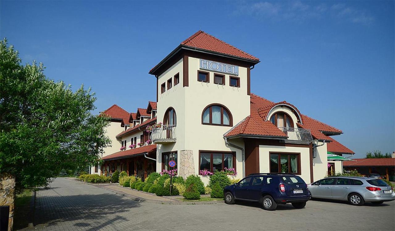 Hotel Tyniecki クラクフ エクステリア 写真