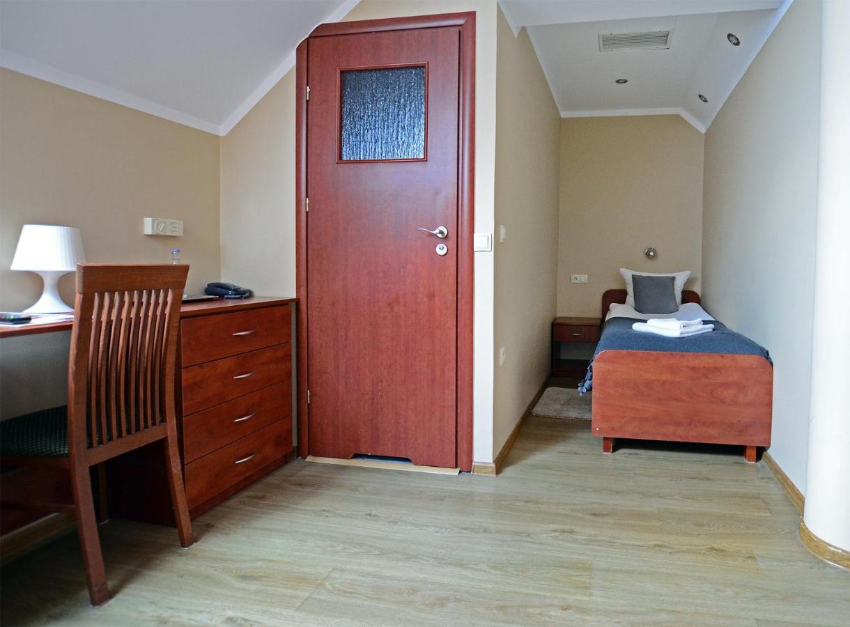 Hotel Tyniecki クラクフ エクステリア 写真
