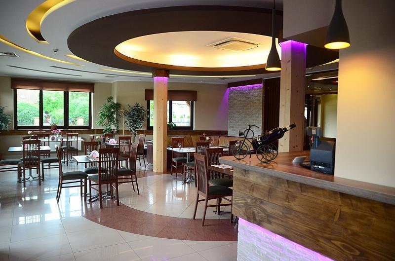 Hotel Tyniecki クラクフ エクステリア 写真
