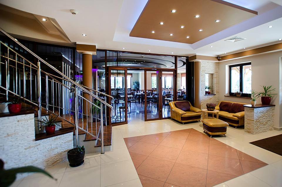 Hotel Tyniecki クラクフ エクステリア 写真